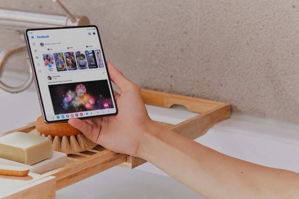 pr 6 reasons you should use a foldable smartphone seao feature story image 3 1000
